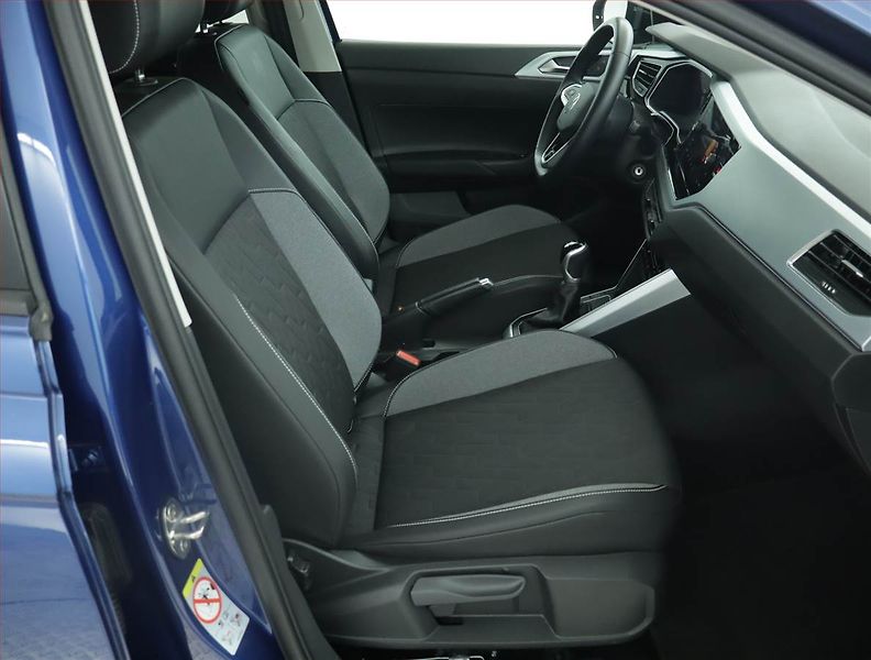 Volkswagen Taigo (2025) 1.0 TSI - fotka 9 z 15