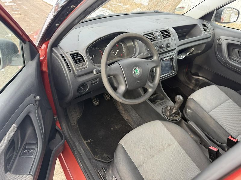 Škoda Fabia (2009) 2 1.4i 63kW, Nová STK - fotka 9 z 19