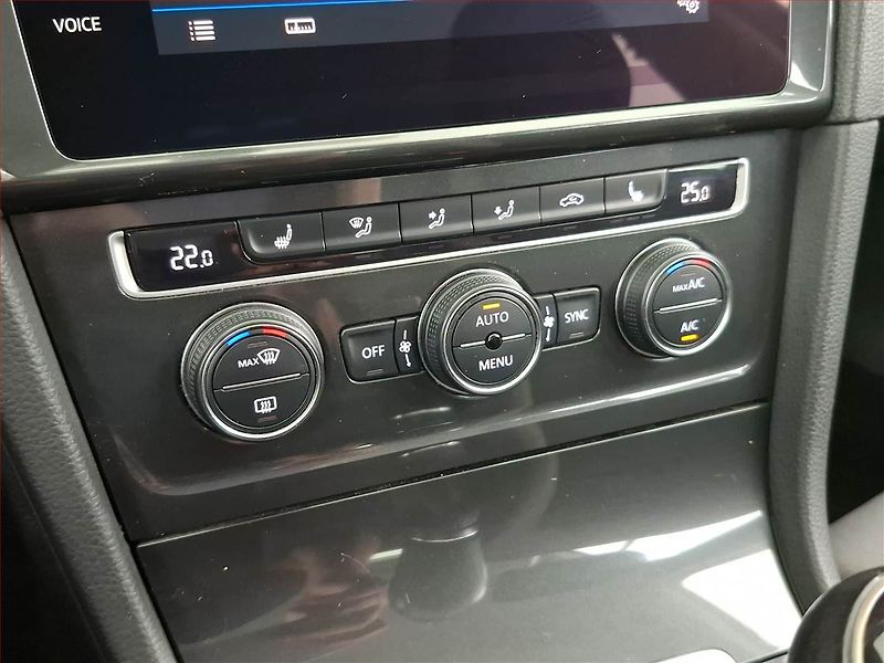 Volkswagen Golf (2018) 1.4 TSI, Tempomat - fotka 13 z 18