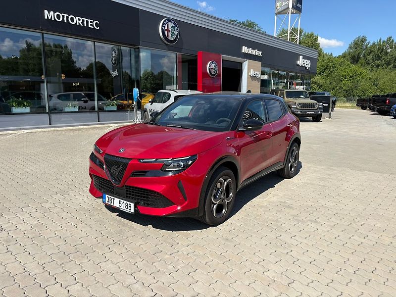 Alfa Romeo Junior Ibrida Sport Speciale 1.2 Turb - fotka 3 z 19