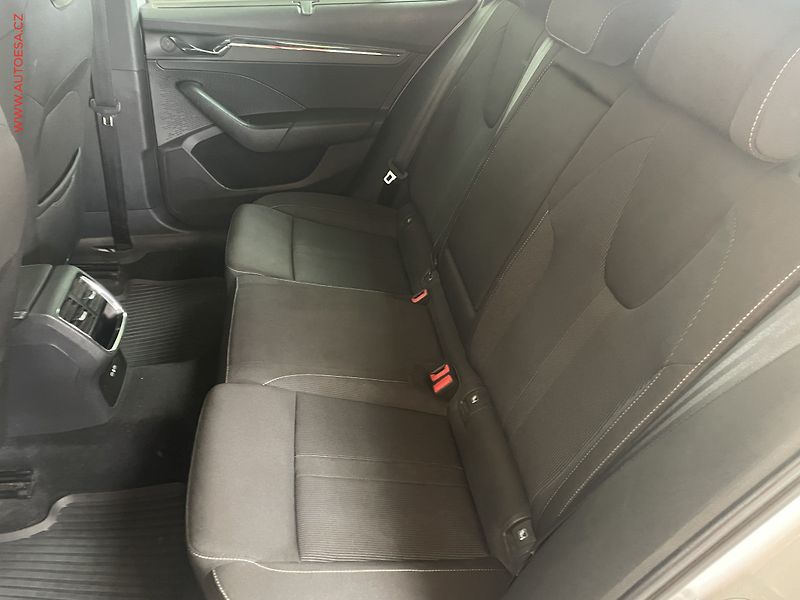 Škoda Octavia (2022) 1.5TSi, ČR, Style, LED, park - fotka 11 z 17