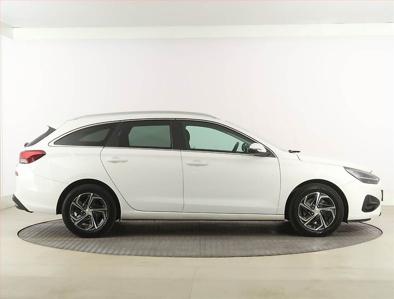 Hyundai i30 (2021) 1.6 CRDi, Automat, ČR,1.maj - fotka 6 z 21