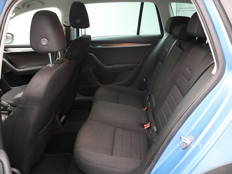 Škoda Octavia 2,0 TDI 135kW DSG 4x4 Scout - fotka 12 z 28