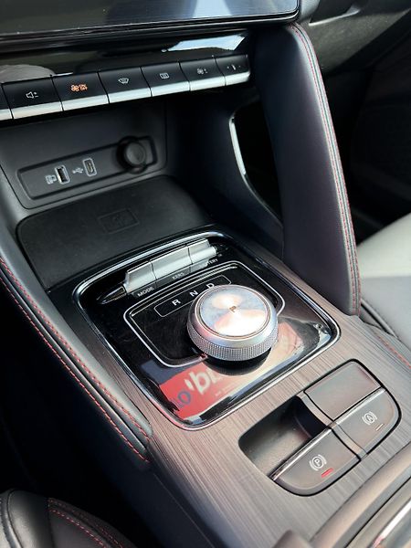 MG ZS EV 130kW 51kWh LUXURY DPH - fotka 12 z 28
