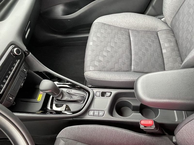 Toyota Yaris 1.5 Hybrid Style ODBĚR IHNED - fotka 19 z 27
