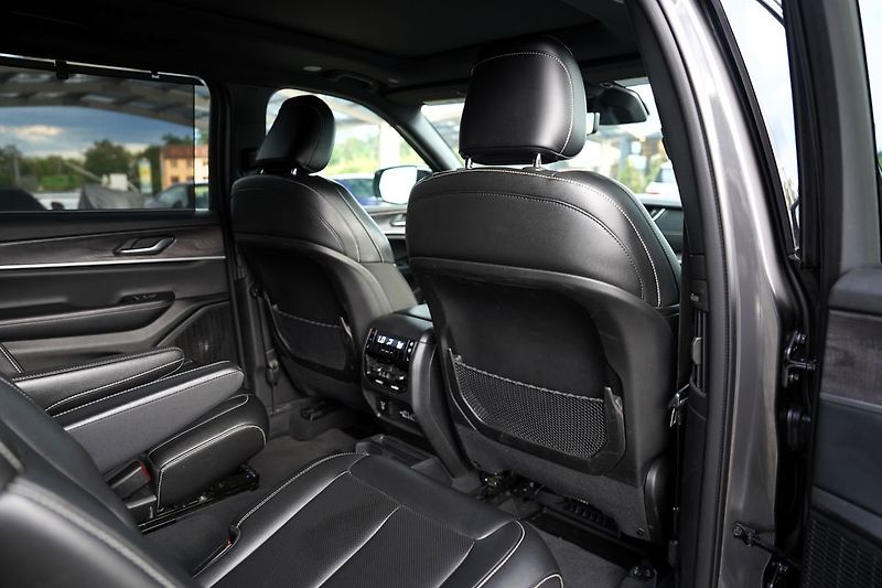 Jeep Grand Cherokee 3.6i V6 Long Limited/4x4/300PS - fotka 32 z 48