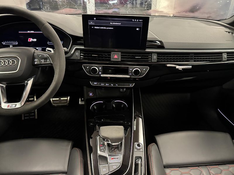 Audi RS 4 (2023) 2,9TFSi Avant quattro MATRIX - fotka 12 z 38