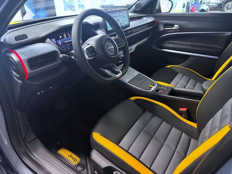 Jeep Avenger (2026) 1.2 T e-hybrid AT 145k 4xe The - fotka 7 z 19