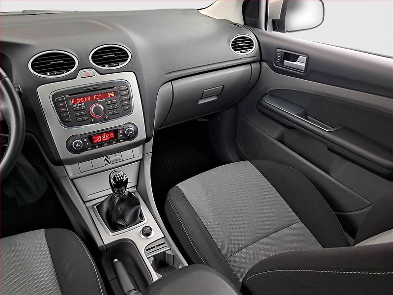 Ford Focus (2010) 1.6 16V - fotka 8 z 15