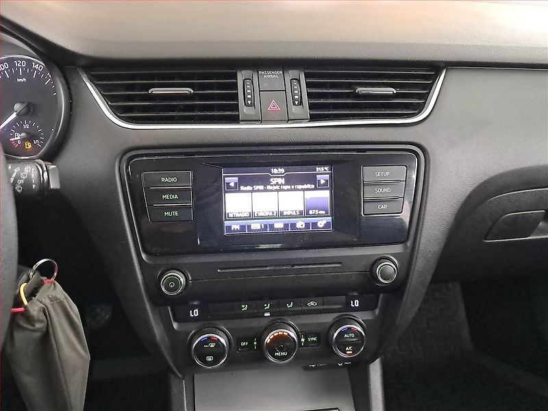 Škoda Octavia (2015) Ambition 1.6 TDI, Tempomat - fotka 12 z 16