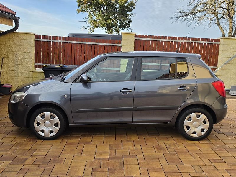 Škoda Fabia II 1.4i 16V AMBIENTE*2x SADA* - fotka 2 z 55