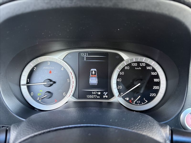 Nissan Navara 2,3 dCi Hardtop,manuál,Top sta - fotka 17 z 30