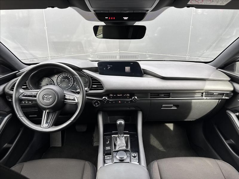 Mazda 3 2,0 Skyactiv-G Selection AT - fotka 15 z 28