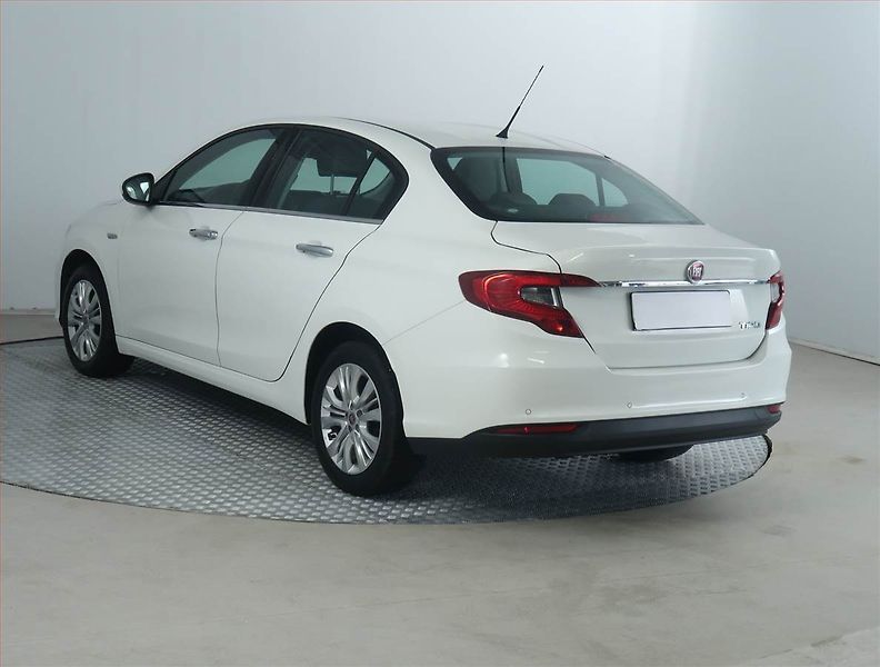 Fiat Tipo (2016) 1.6 16V, Automat, Tempomat - fotka 4 z 14