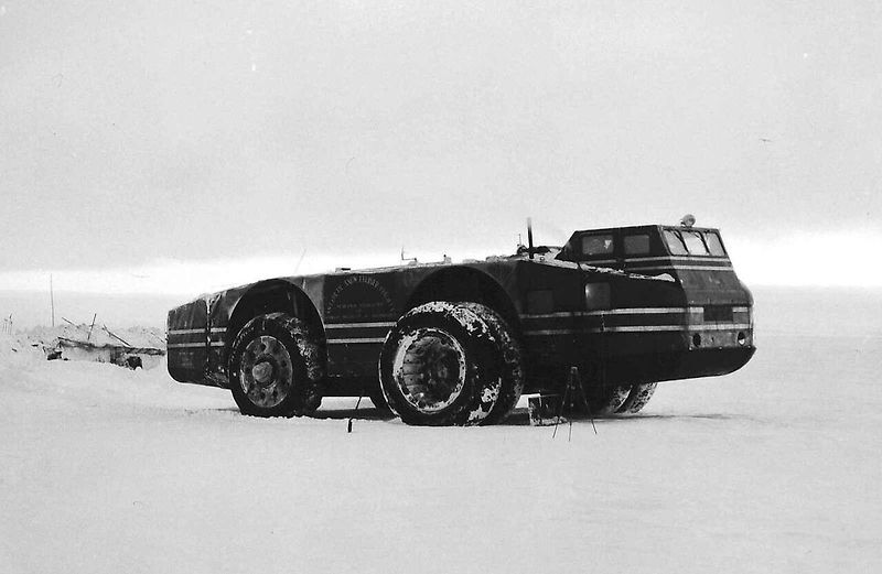 Měl dobývat Antarktidu, ale nakonec z toho nic nebylo. Kvůli problému s jízdou se z Antarctic Snow Cruiseru nakonec stala statická základna.