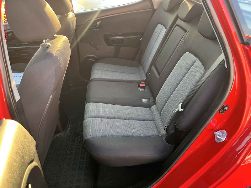 Kia Venga (2012) 1.4i, 2.maj,ČR, Klima - fotka 10 z 15