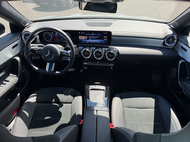 Mercedes-Benz CLA e Shooting Brake s hybridní te - fotka 16 z 37