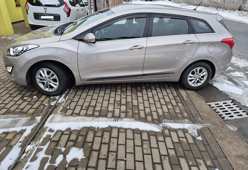 Hyundai i30 (2017) - fotka 2 z 16