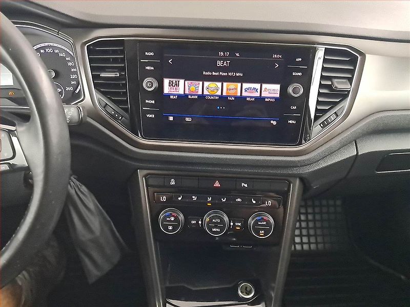 Volkswagen T-Roc (2019) 1.6 TDI, Tempomat - fotka 12 z 17