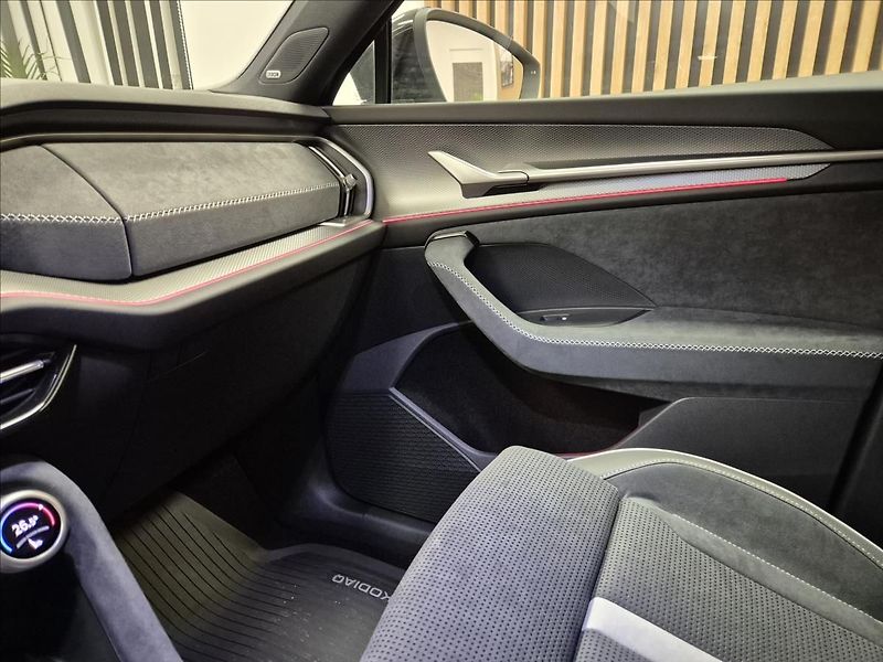 Škoda Kodiaq TDI 4x4 Sportline+ - fotka 21 z 29