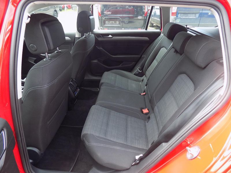Volkswagen Passat 2,0 TDI DSG SUPERSTAV!!! - fotka 22 z 41