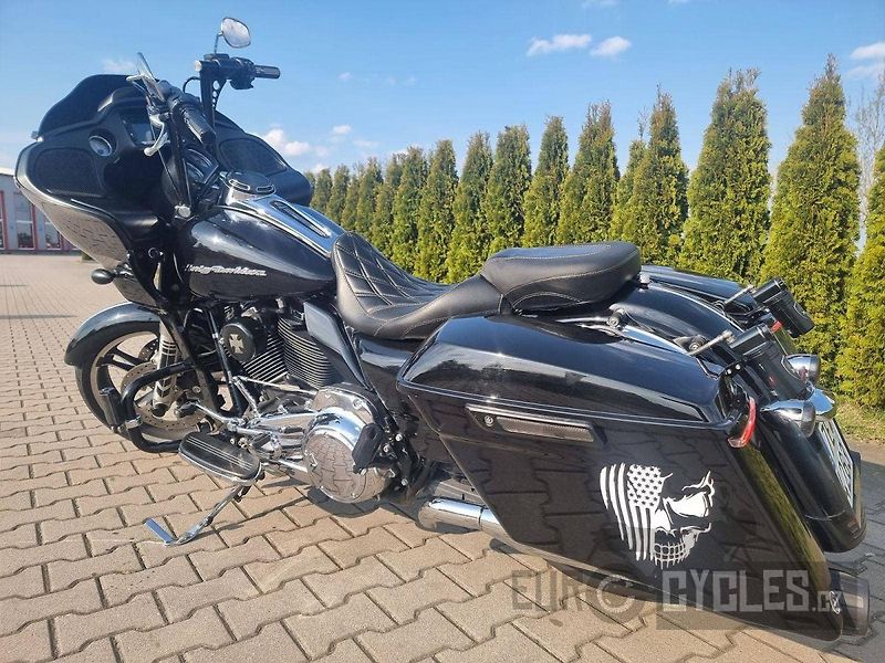 Harley-Davidson FLTR Road Glide (2019) FLTRX Road Glide - fotka 12 z 18