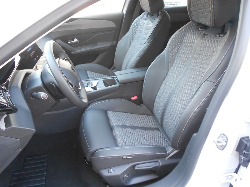 Peugeot 308 ALLURE Hybrid 145 e-DCS6 - fotka 7 z 9