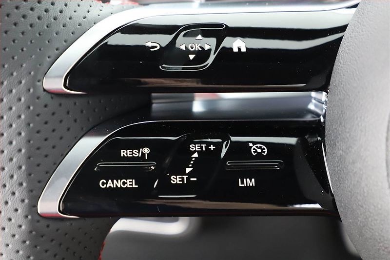 Mercedes-Benz GLB (2025) 200 d, AMG Line, Navigace - fotka 24 z 25