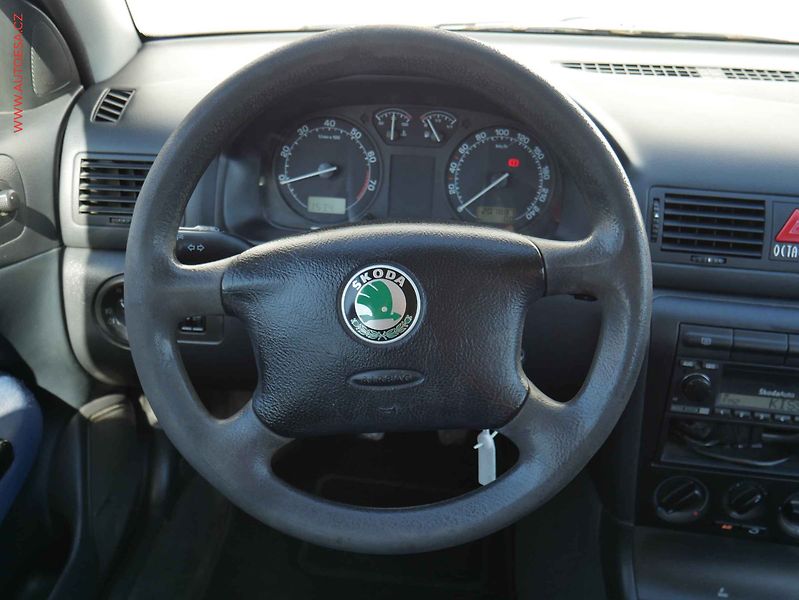 Škoda Octavia (2003) 1.6MPi, ČR, AC - fotka 12 z 16