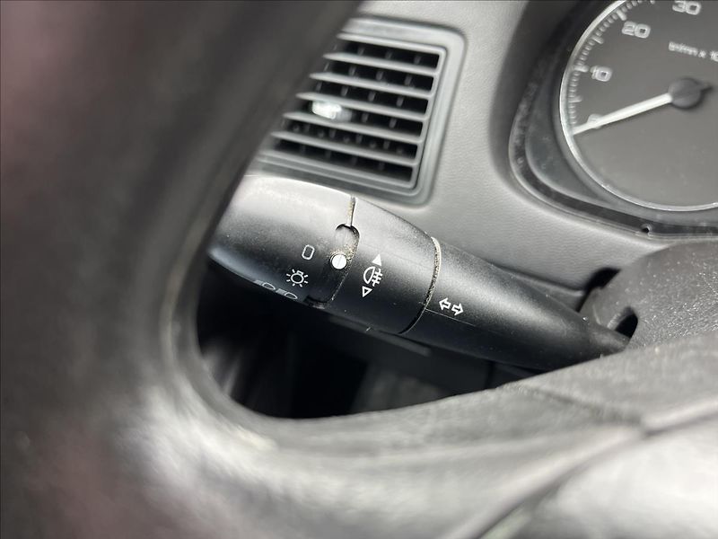 Peugeot 307 1,4 i KLIMA STK 1/28 - fotka 21 z 28