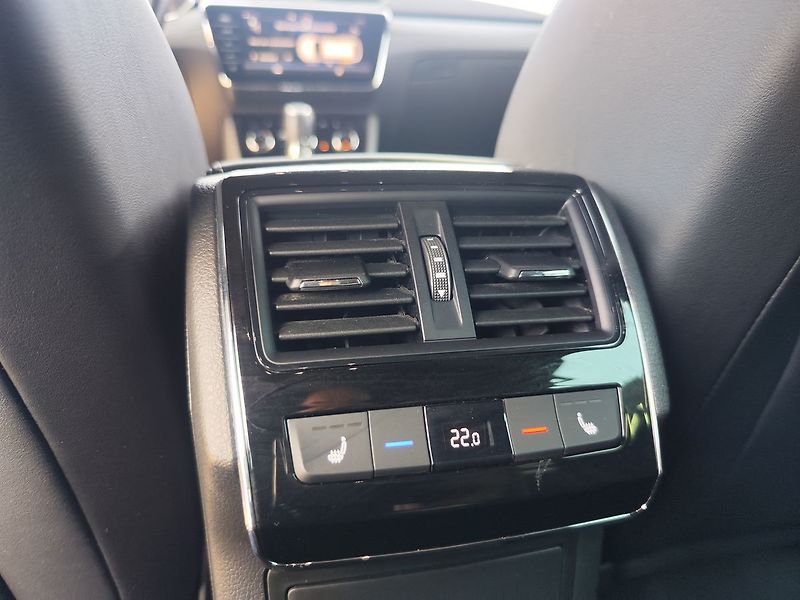 Škoda Superb 2.0 TDI/147kW Sportline DSG 4x - fotka 15 z 36