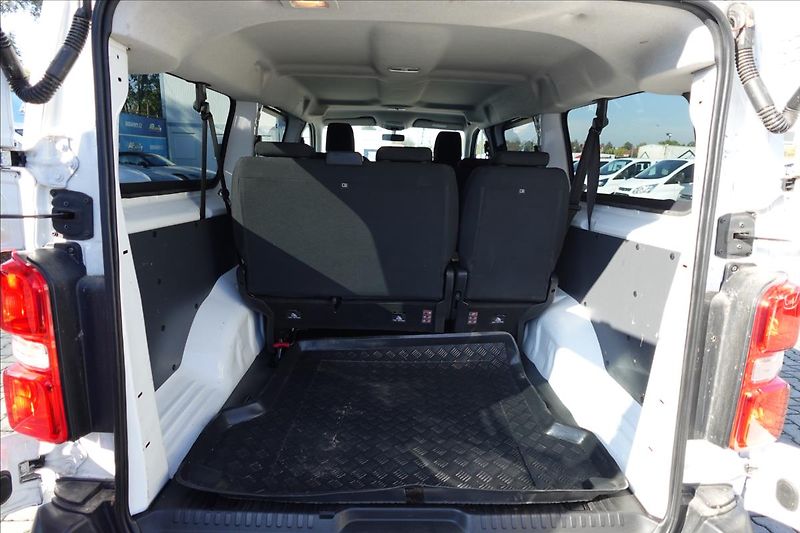 Peugeot Expert 2,0 HDI  Traveller L3H1 8MÍST - fotka 16 z 36