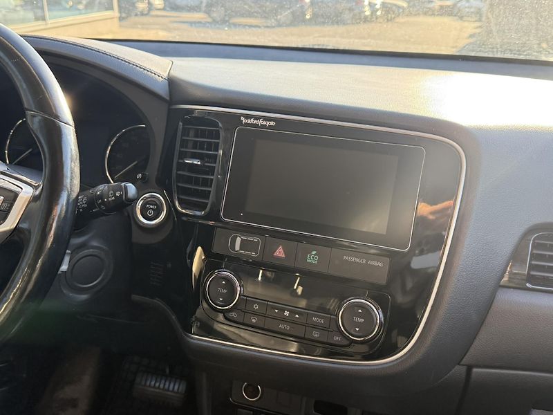 Mitsubishi Outlander (2017) - fotka 15 z 37