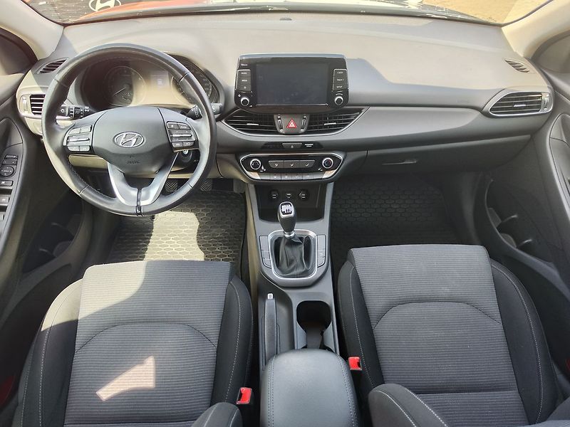 Hyundai i30 1.0 T-GDI/88kW Comfort - fotka 11 z 28