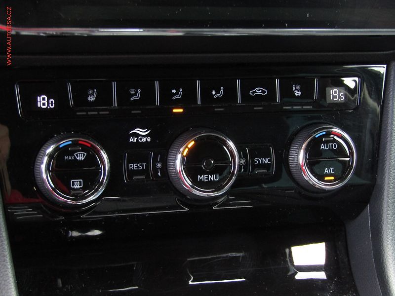 Škoda Superb (2019) 2.0TDi, Style, DSG, bixen - fotka 17 z 23