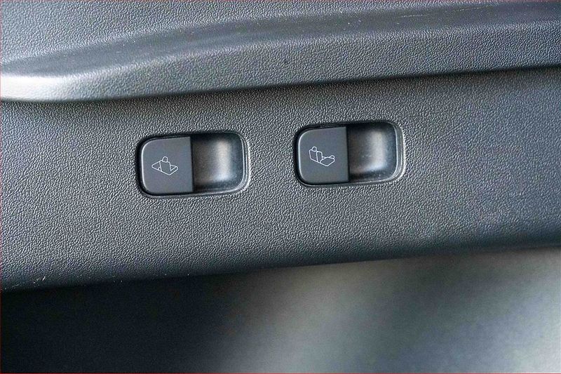 Tesla Model Y (2023) RWD LFP 60kWh, SoH 95% - fotka 19 z 23