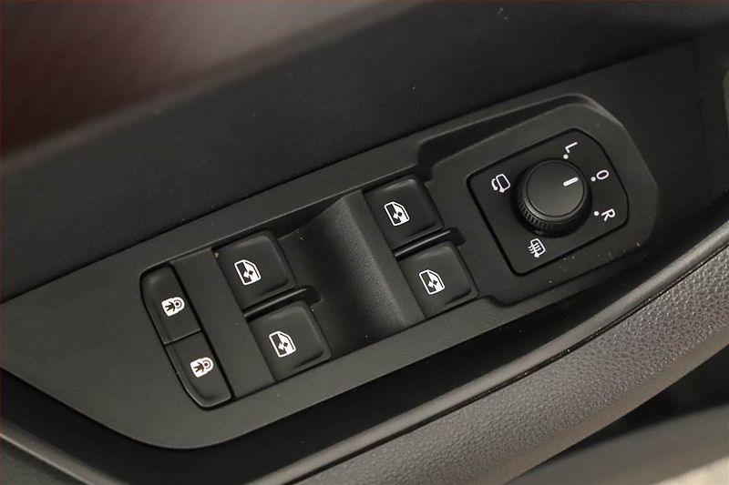 Škoda Karoq (2020) Sportline 1.5 TSI, ČR, AUTOMAT - fotka 22 z 23