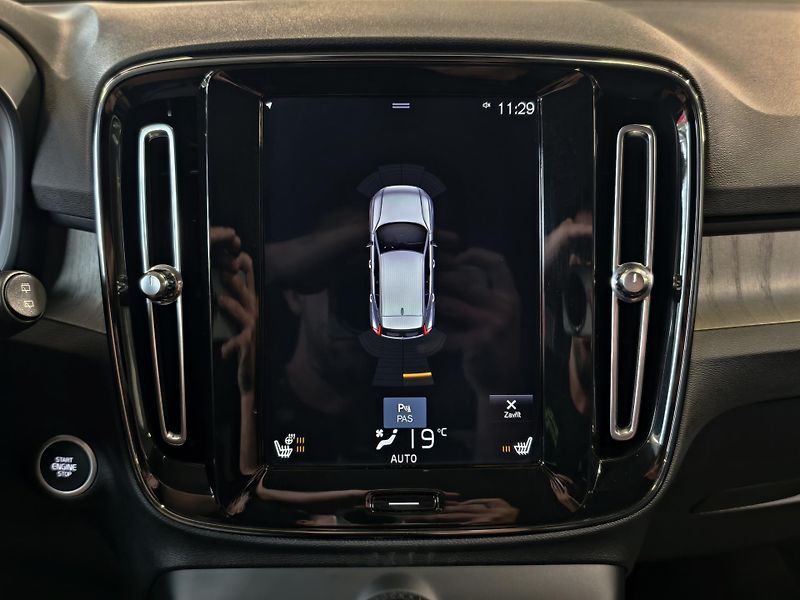 Volvo XC40 D4 140kW AWD, INSCRIPTION, DPH - fotka 16 z 25