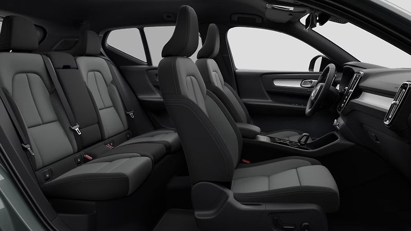 Volvo XC40 (2026) B3 AUT DARK PLUS - fotka 4 z 12