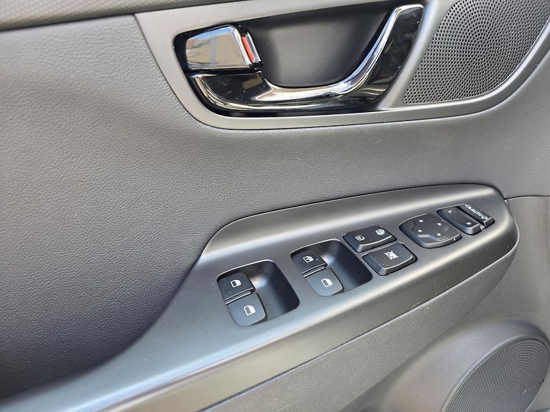 Hyundai Kona 1.6-T-GDi-AUT-1.MAJ.-4x4-DPH - fotka 10 z 17