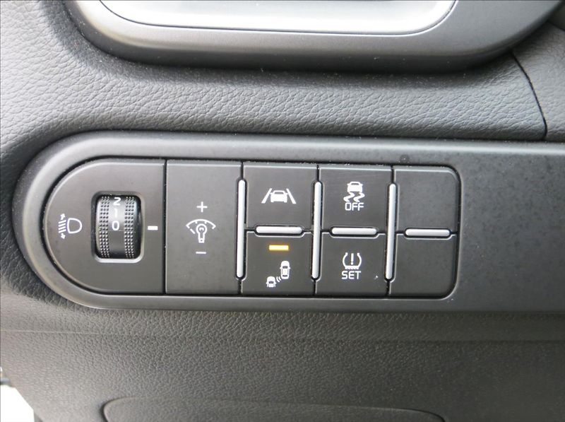 Kia Ceed 1,5 T-GDI 118kW SW Top AUT ČR - fotka 20 z 26