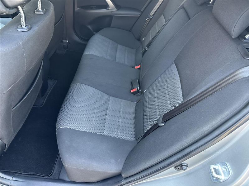 Toyota Avensis 1,8 TAŽNÉ - fotka 13 z 27