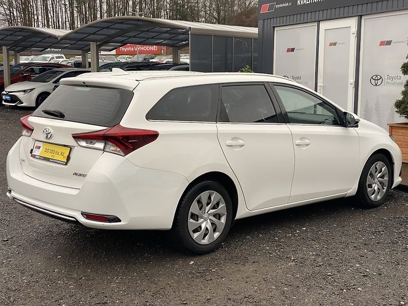 Toyota Auris 1.4D, ČR, Active, manual - fotka 6 z 31