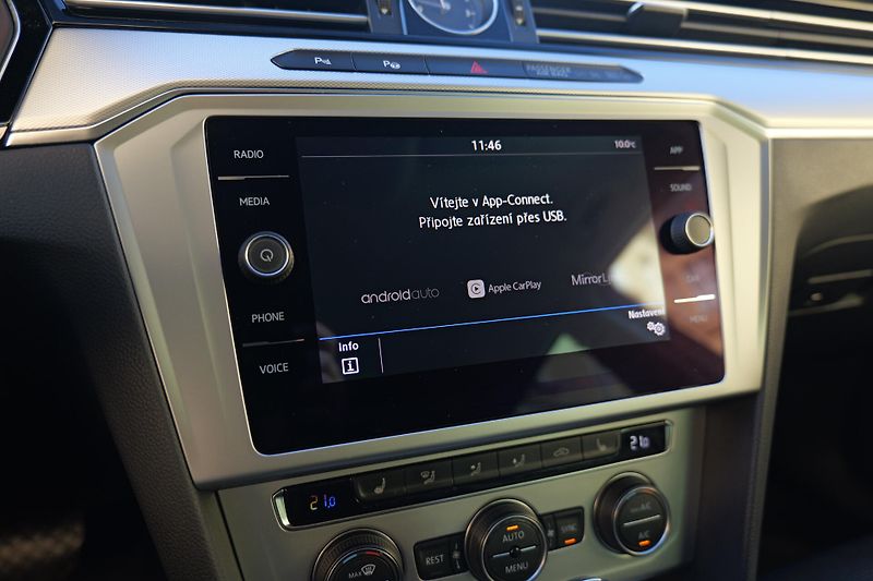 Volkswagen Passat 1.4 TSI DSG Kamera Cockpit Taž - fotka 29 z 38