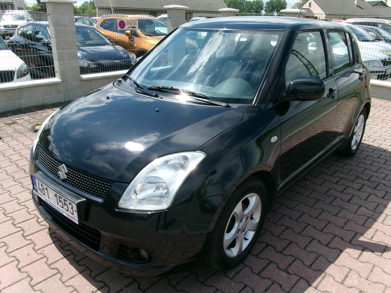 Suzuki Swift 1,3i KLIMA VÝHŘEV ČR