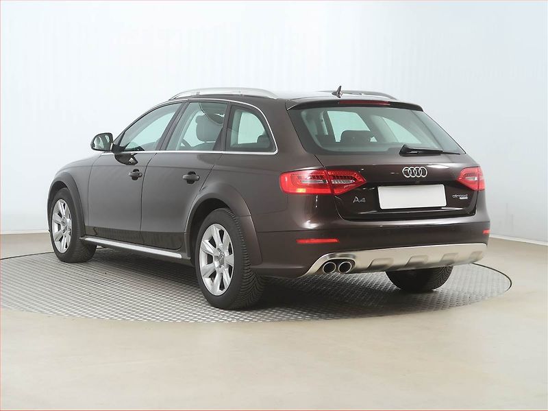 Audi A4 Allroad (2014) 2.0 TDI, 4X4, Automat, Kůže - fotka 4 z 17