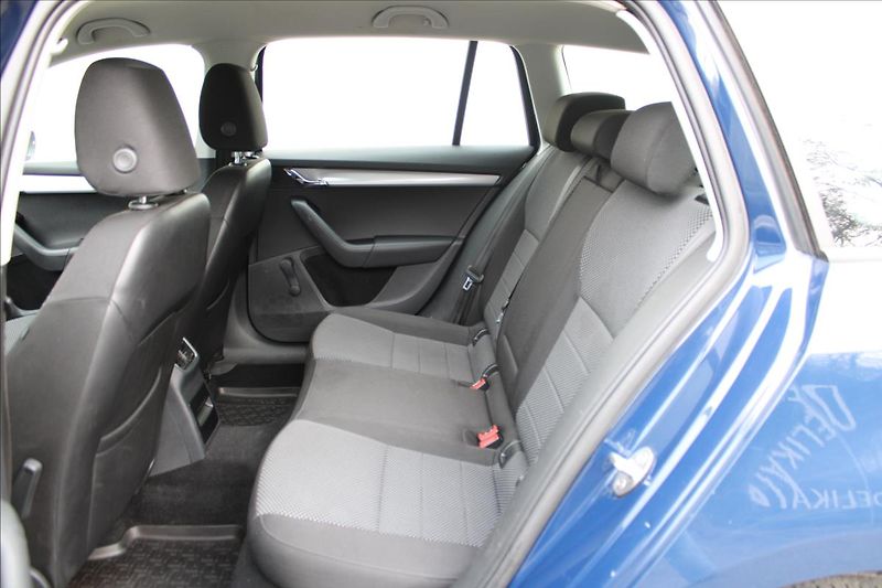 Škoda Octavia 1.6 TDI/81 kW/Ambition/ CZ - fotka 33 z 39