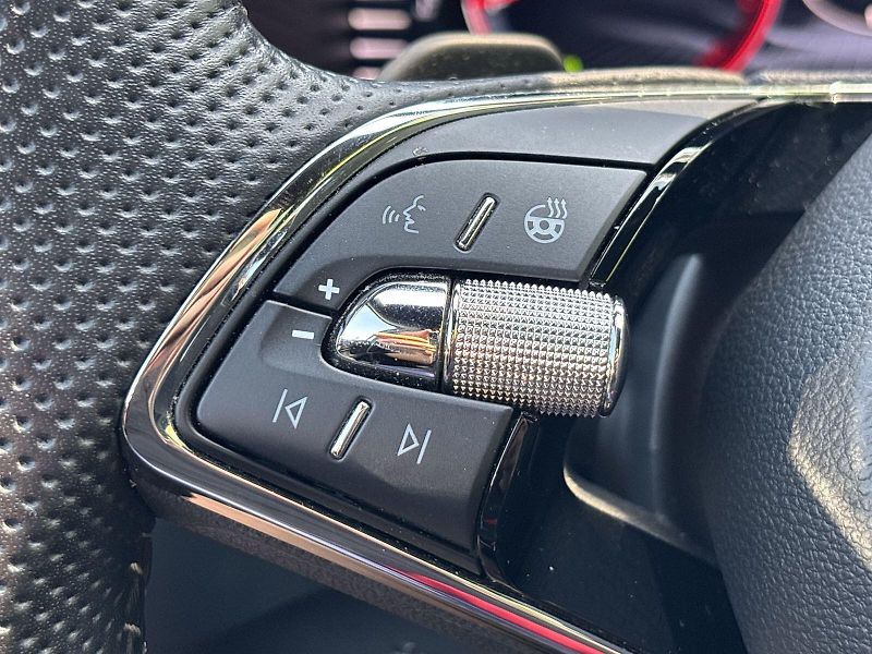 Škoda Karoq (2024) 1.5 TSI DSG Sportline - fotka 19 z 33