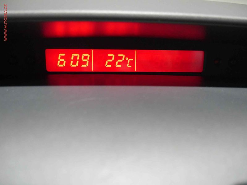 Suzuki SX4 (2007) 1.6i, ČR, AC, TZ - fotka 13 z 16