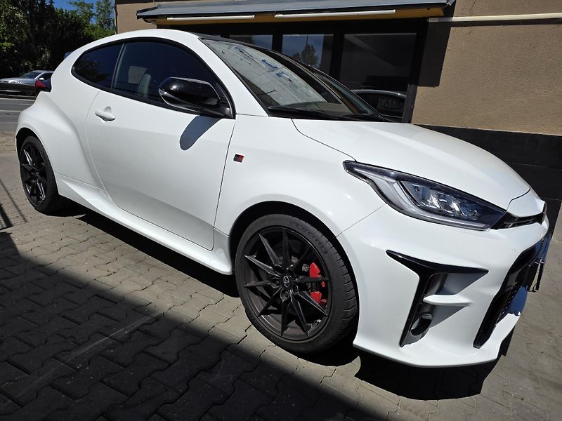 Toyota Yaris 1.6GR-1MAJITEL-OCHR.FOLIE-VOSK - fotka 4 z 16